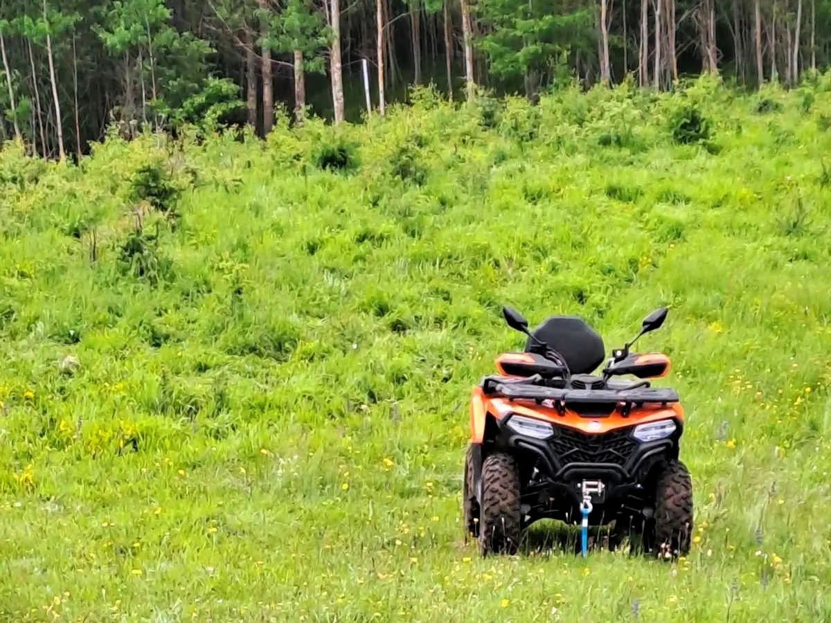 Terensko vozilo za nadzor stada i logistiku